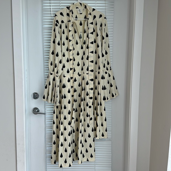 Dress (asymmetric) - Picture 4 of 14